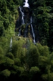 Wasserfall im Fiji Regenwald (00020756)