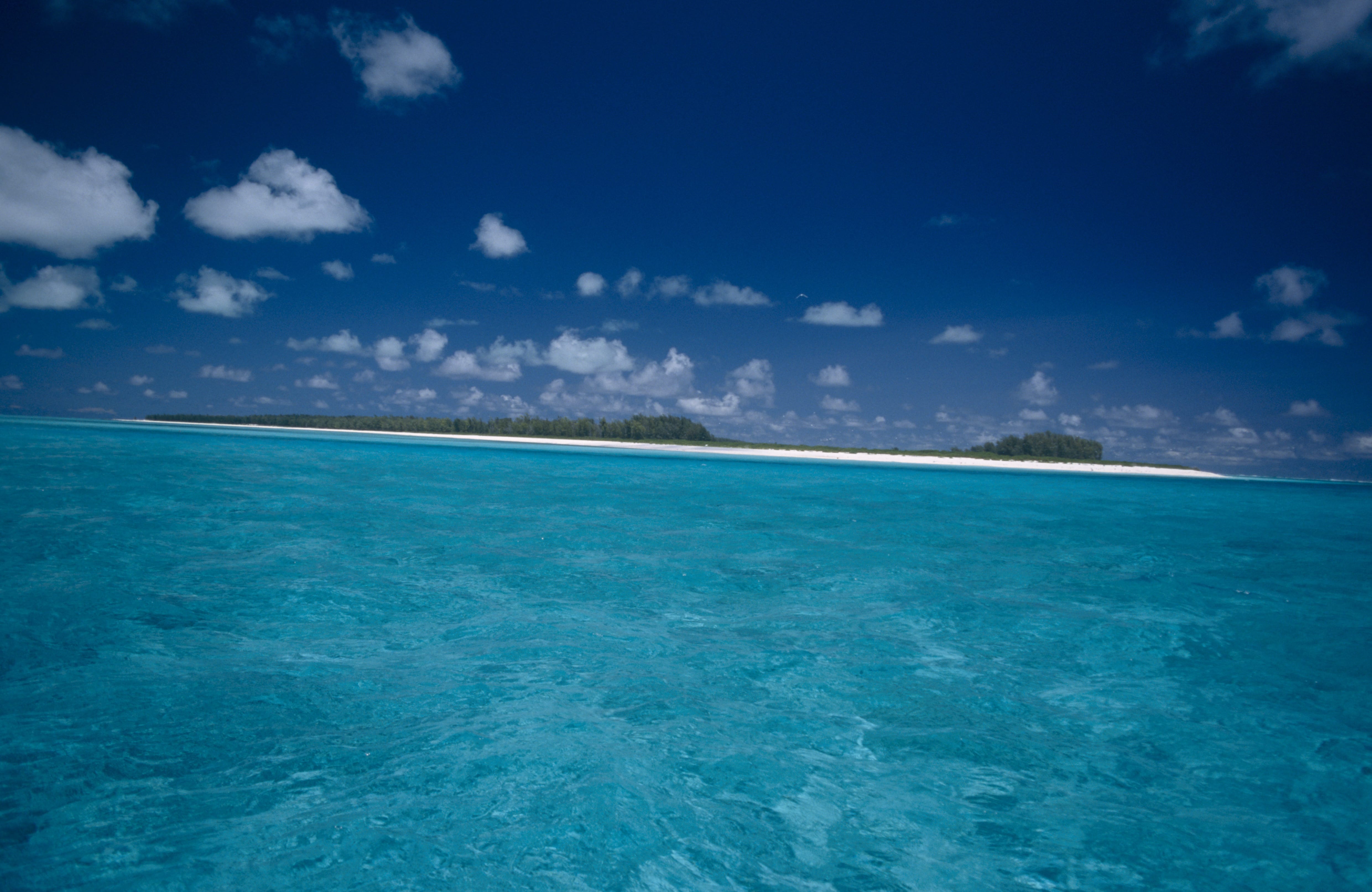 Insel im Pazifik mit Lagune (00010200)