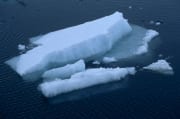 Drifting ice floes on Cape Ann (00020373)