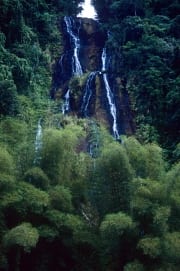 Wasserfall im Fiji Regenwald (00020809)