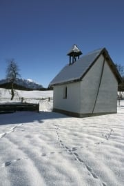 Verschneite Kapelle (00007712)